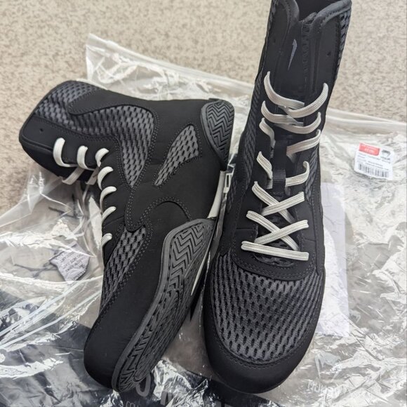 New Venum Unisex-Adult High-top Boxing Shoe Size 9 (42) - Picture 1 of 7